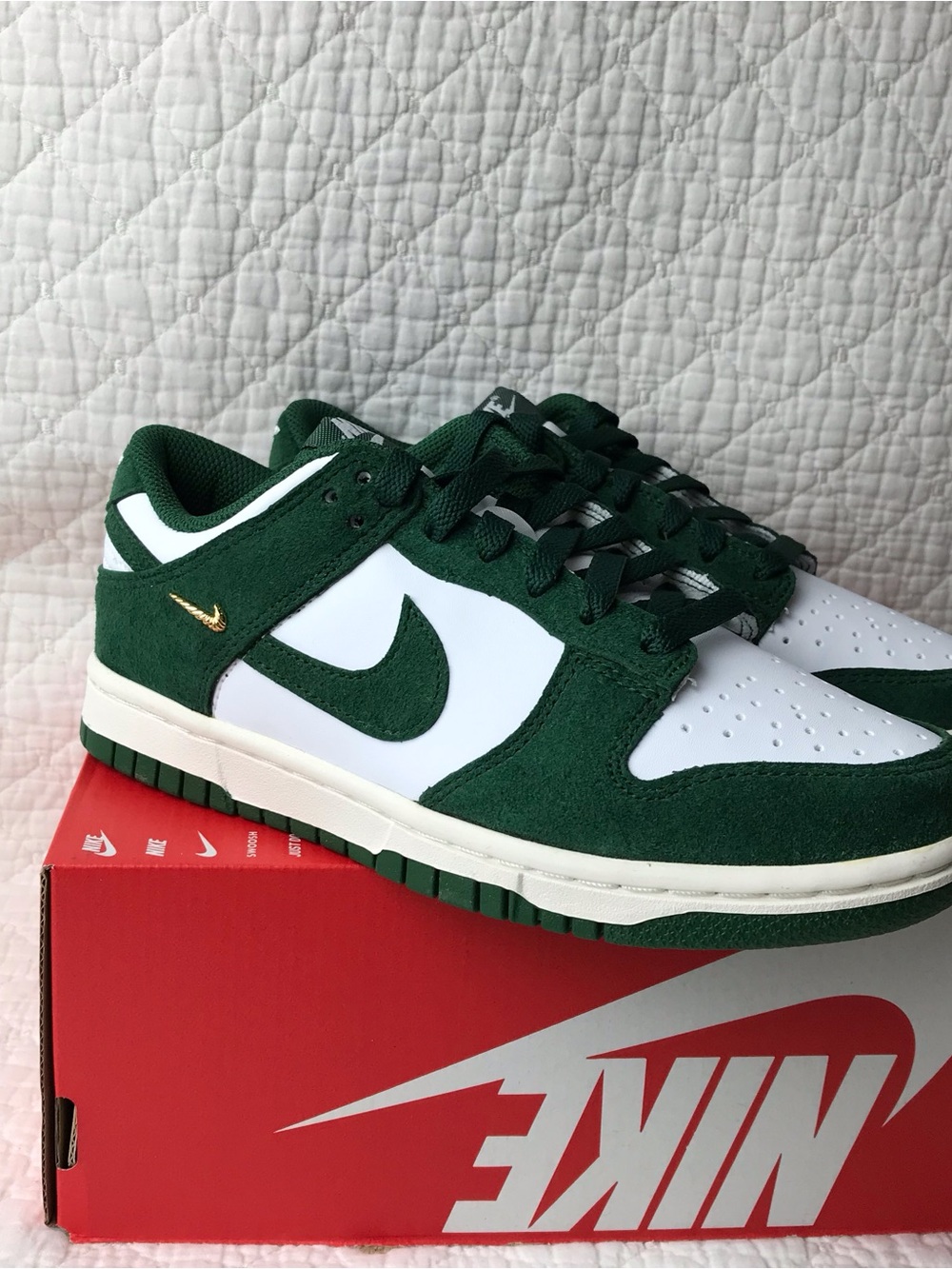 Nike Dunk Low Shoes Women’s SZ 6 Gorge Green Gold Mini Swoosh IB4417 100 - Picture 9 of 12